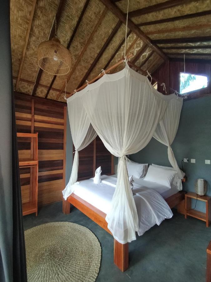 The Geckos Homestay Kelimutu Bagian luar foto