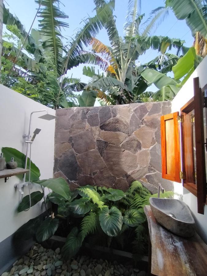 The Geckos Homestay Kelimutu Bagian luar foto