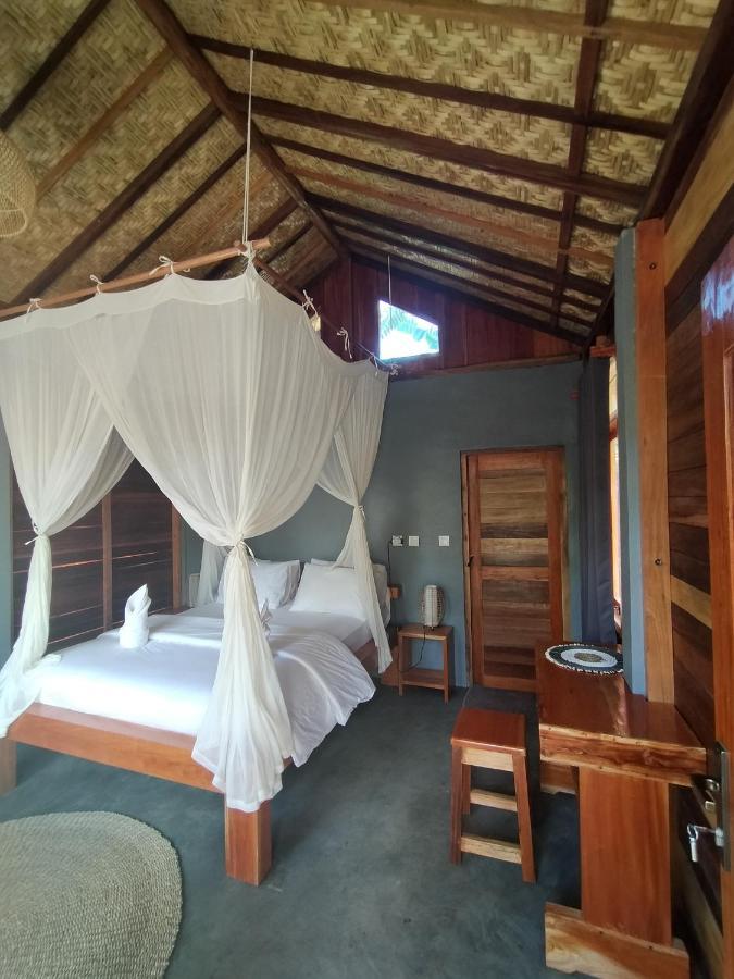 The Geckos Homestay Kelimutu Bagian luar foto