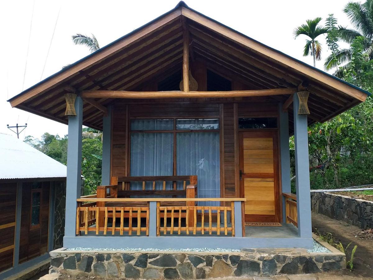 The Geckos Homestay Kelimutu Bagian luar foto