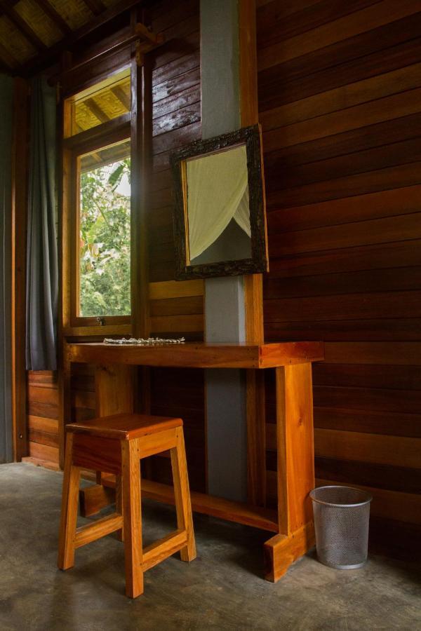 The Geckos Homestay Kelimutu Bagian luar foto